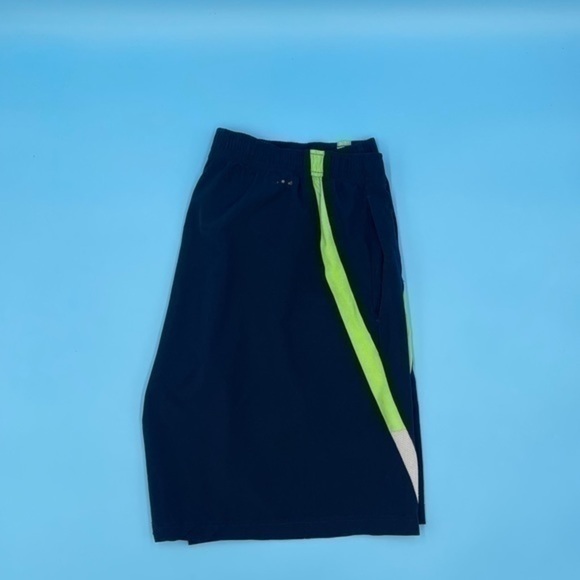 RUSSELL Athletics Gym Shorts - Picture 2 of 3